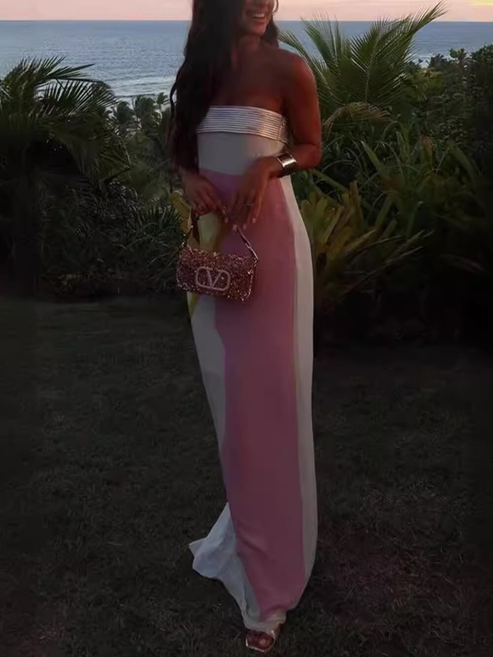 Sommerliches, sexy, bodenlanges Maxikleid mit Brustumschlag und Aufdruck
