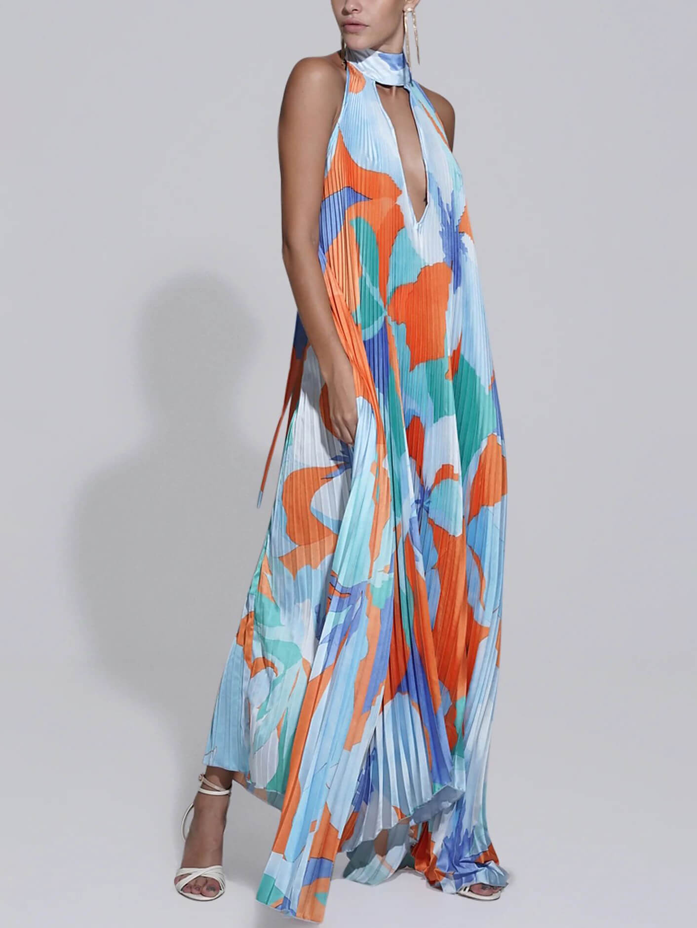 Robe midi plissée élégante à bretelles et dos nu
