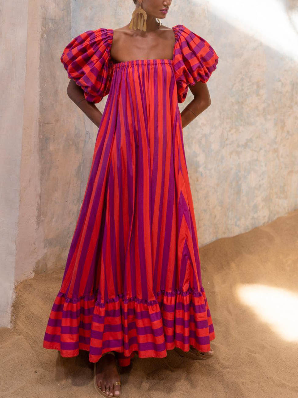 Atemberaubendes, einzigartiges Maxikleid mit Puffärmeln und Streifenmuster