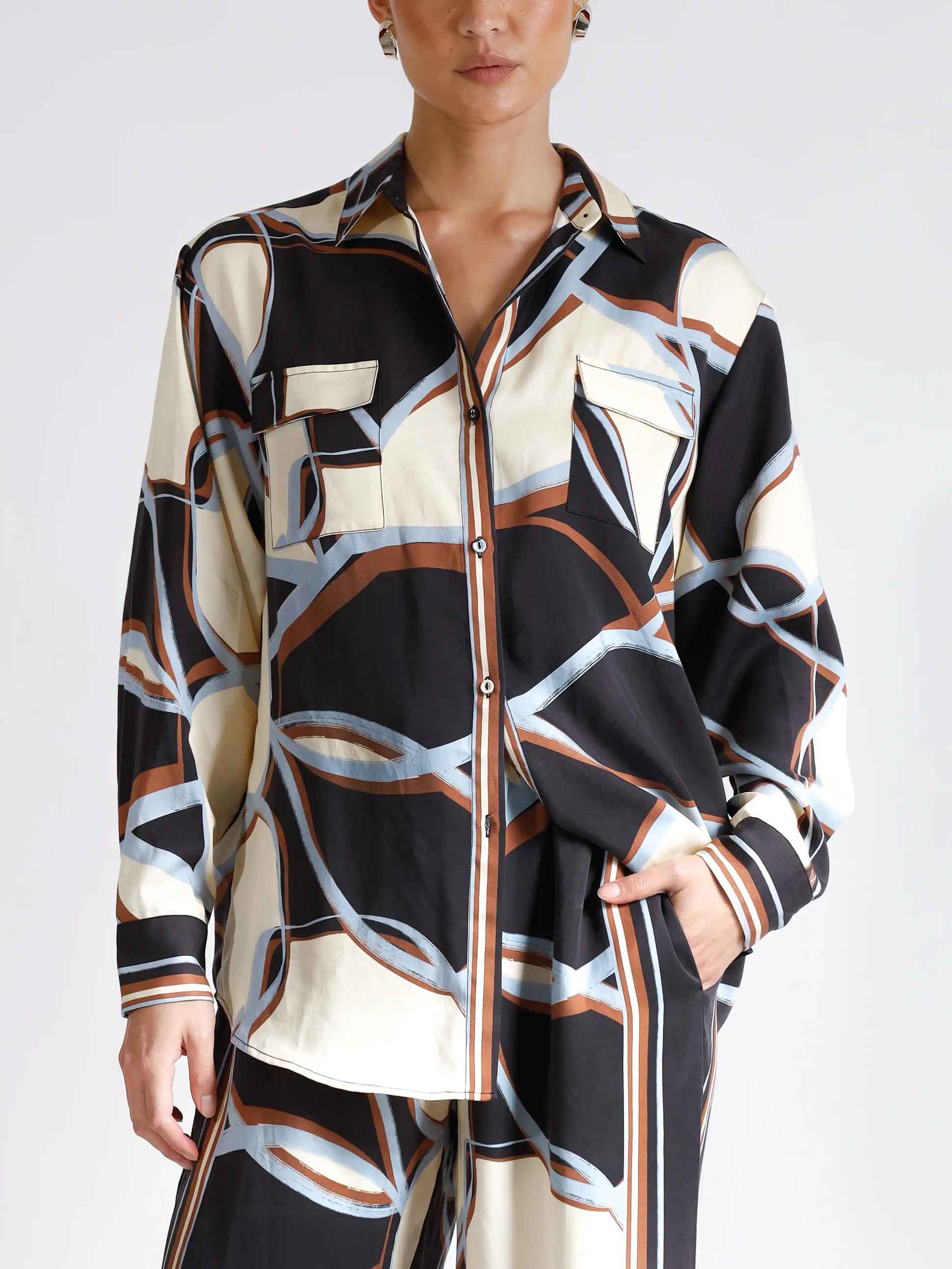 Chemise boutonnée à manches longues et imprimé abstrait unique