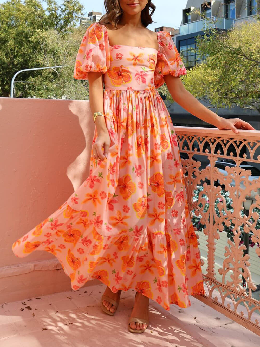 Robe longue à imprimé floral, manches bouffantes, poches smockées dans le dos