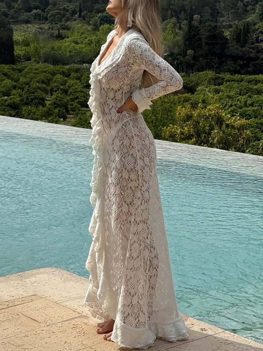 Robe longue fendue sur le devant en dentelle à volants