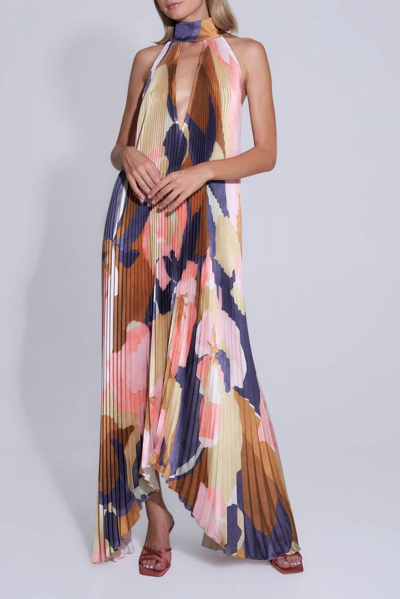 Robe midi plissée élégante à bretelles et dos nu