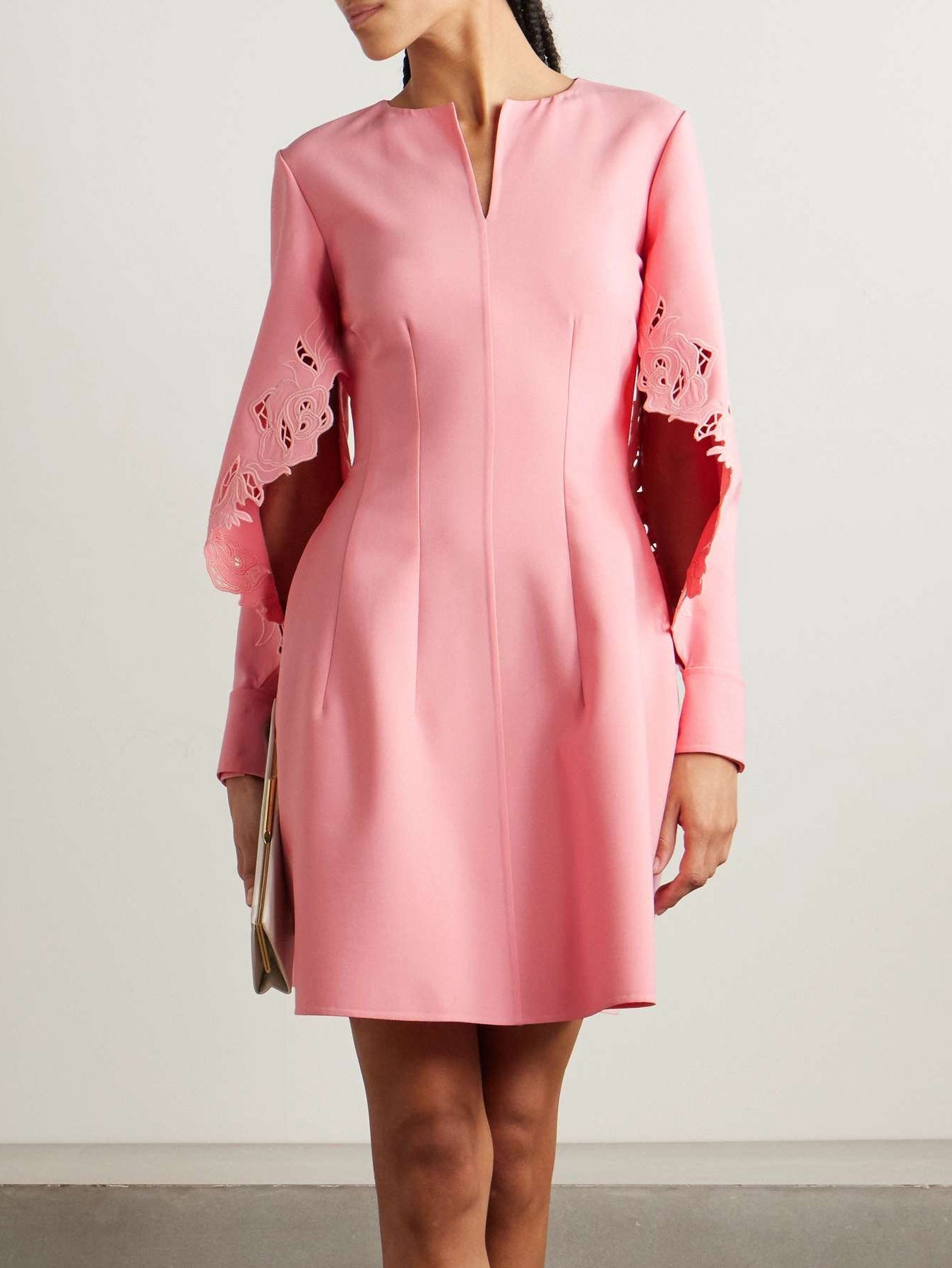 Elegantes Minikleid in A-Linie mit Rosenstickerei