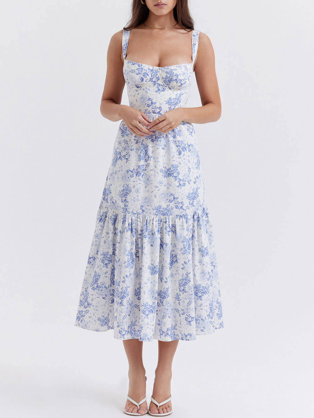 Robe mi-longue fleurie à bretelles et ourlet en A