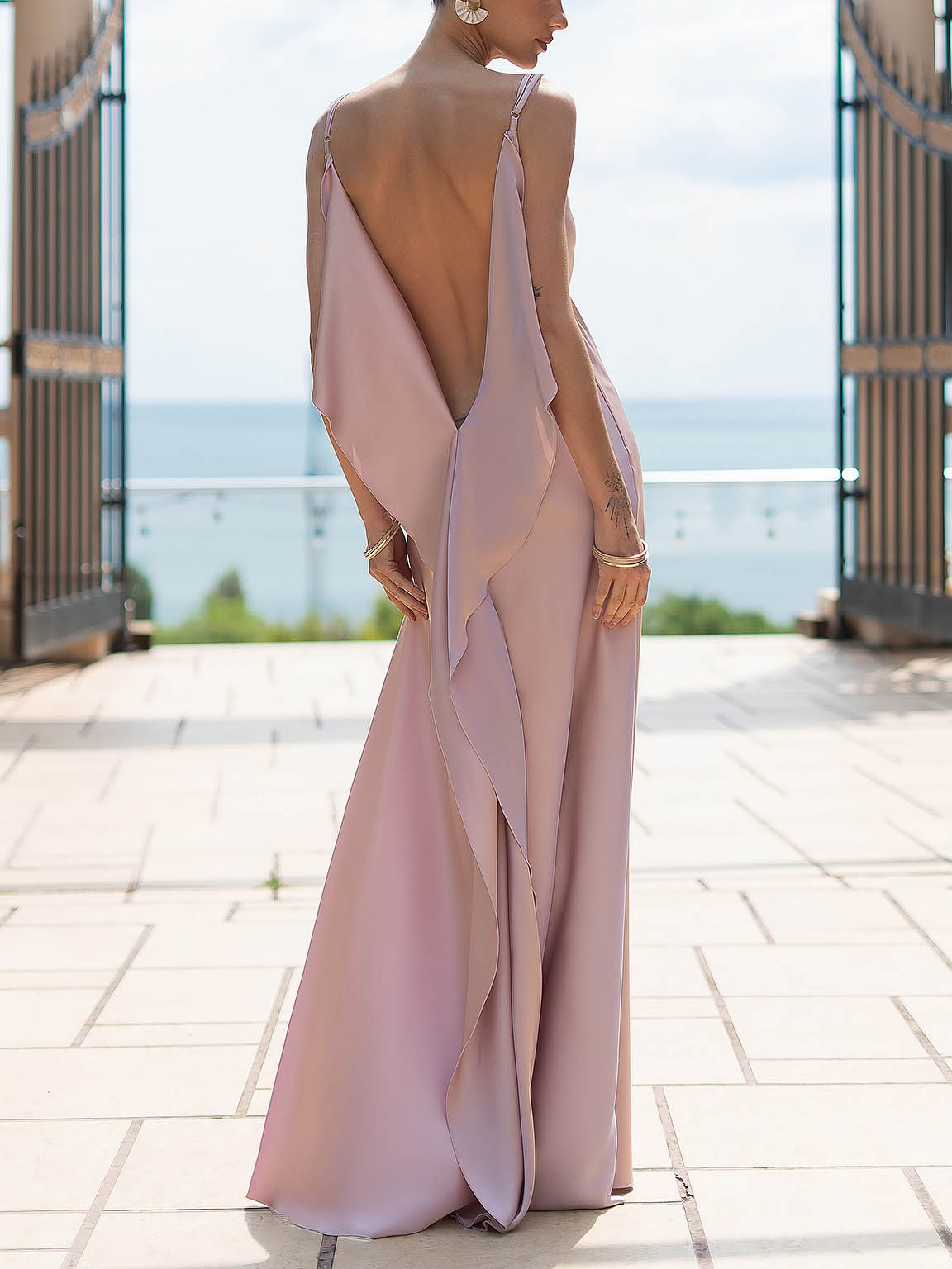 Sexy, elegantes Maxikleid aus Satin mit seitlichem hohem Schlitz