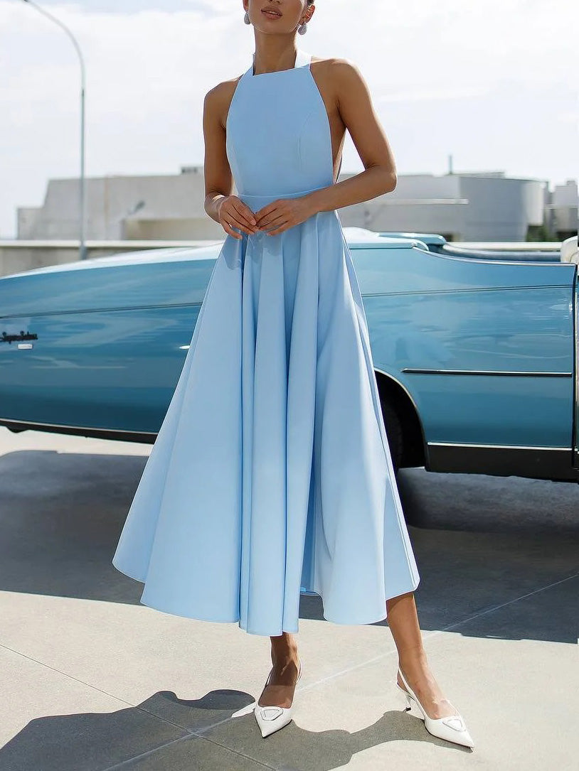 Robe mi-longue élégante à col licou et coupe trapèze