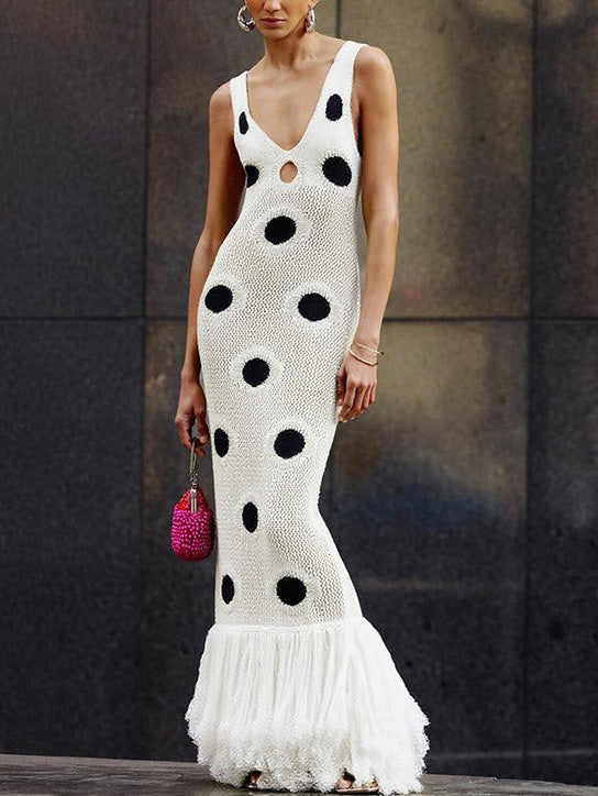 Robe longue exquise à pois et pompons au crochet