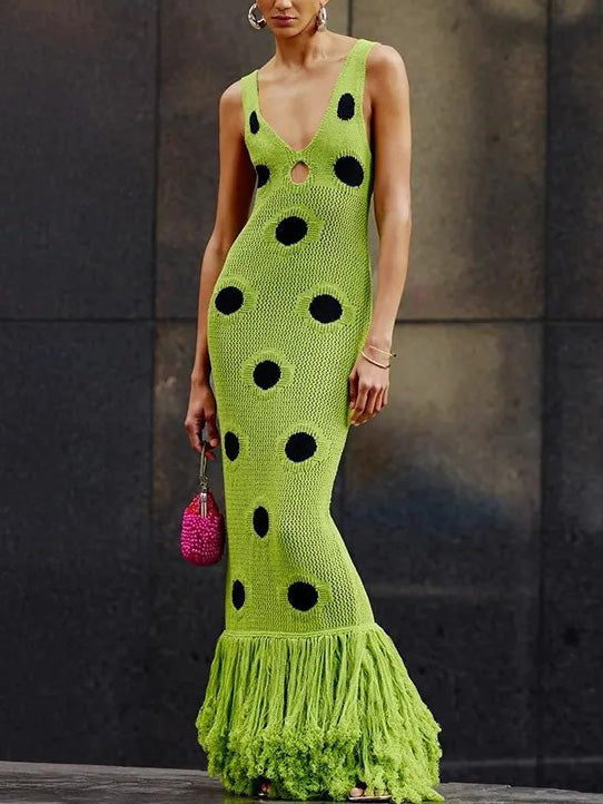 Robe longue exquise à pois et pompons au crochet