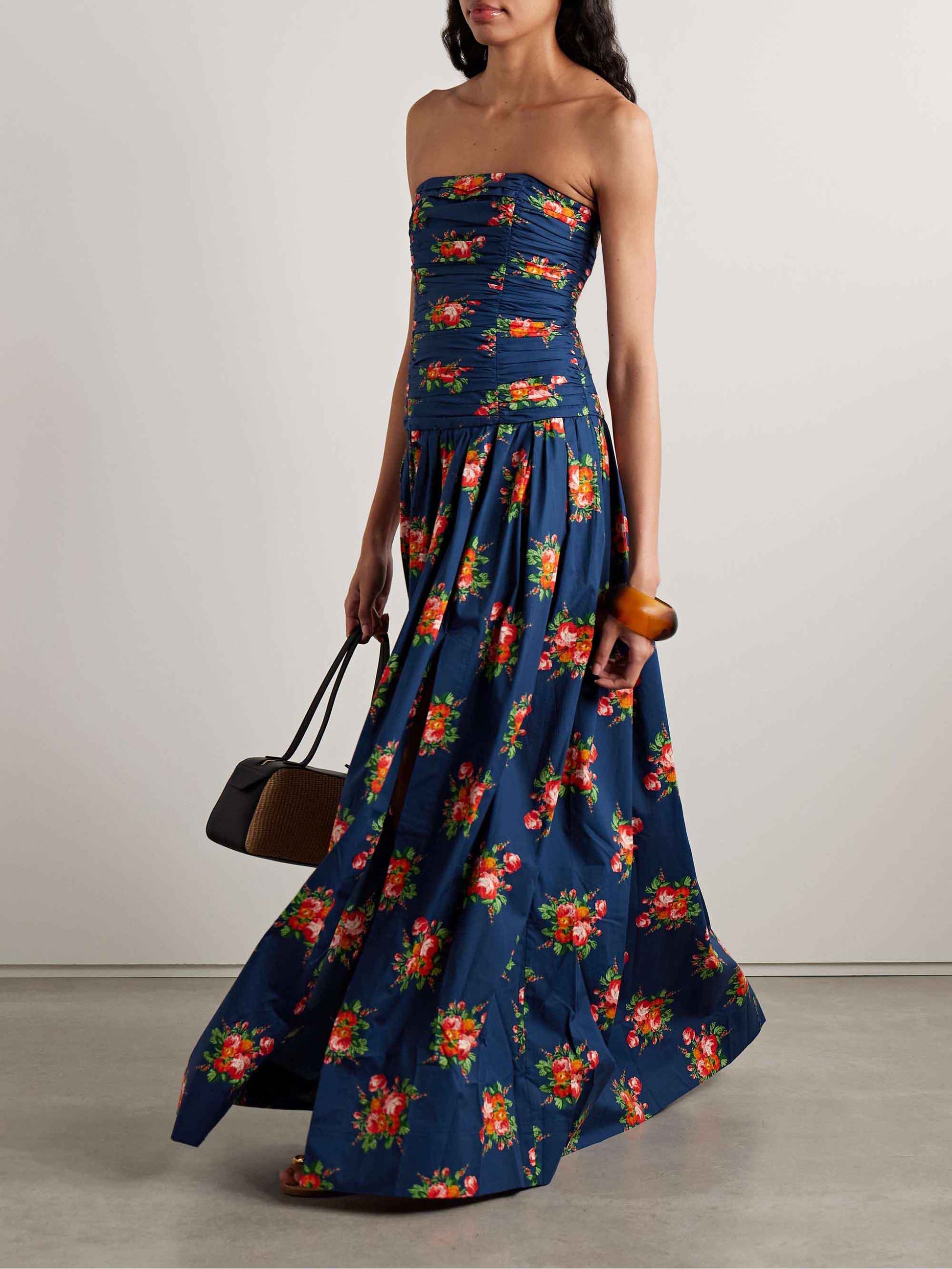 Robe longue à volants et imprimé floral coloré