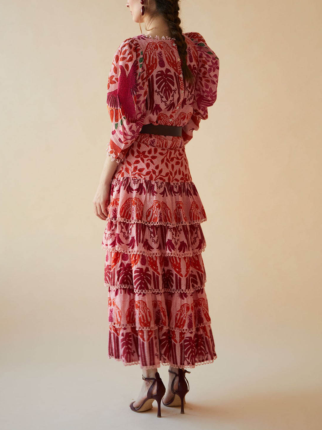 Chemise à manches bouffantes à imprimé floral et oiseaux vibrants