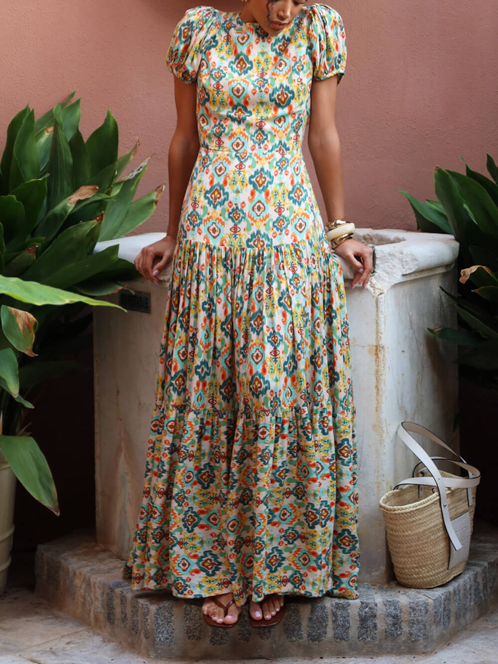 Magnifique robe longue plissée à manches bouffantes et imprimé floral, dos ouvert