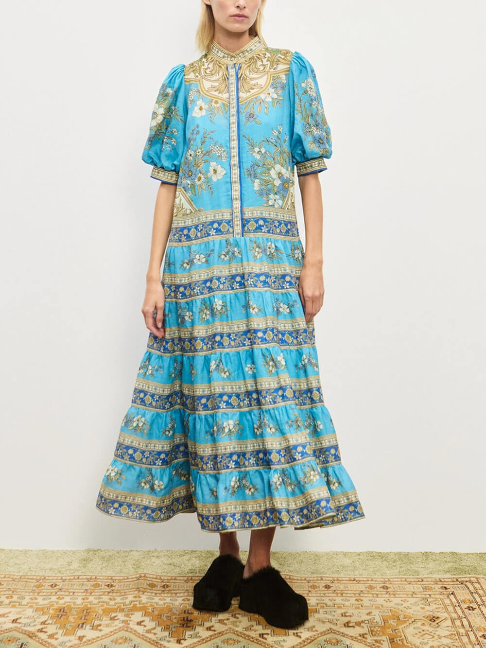 Robe longue à imprimé floral unique, manches bouffantes et volants