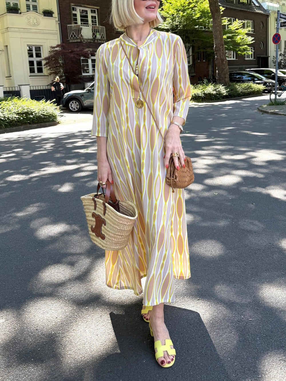 Robe longue décontractée et sans effort à col en V et imprimé pour les vacances