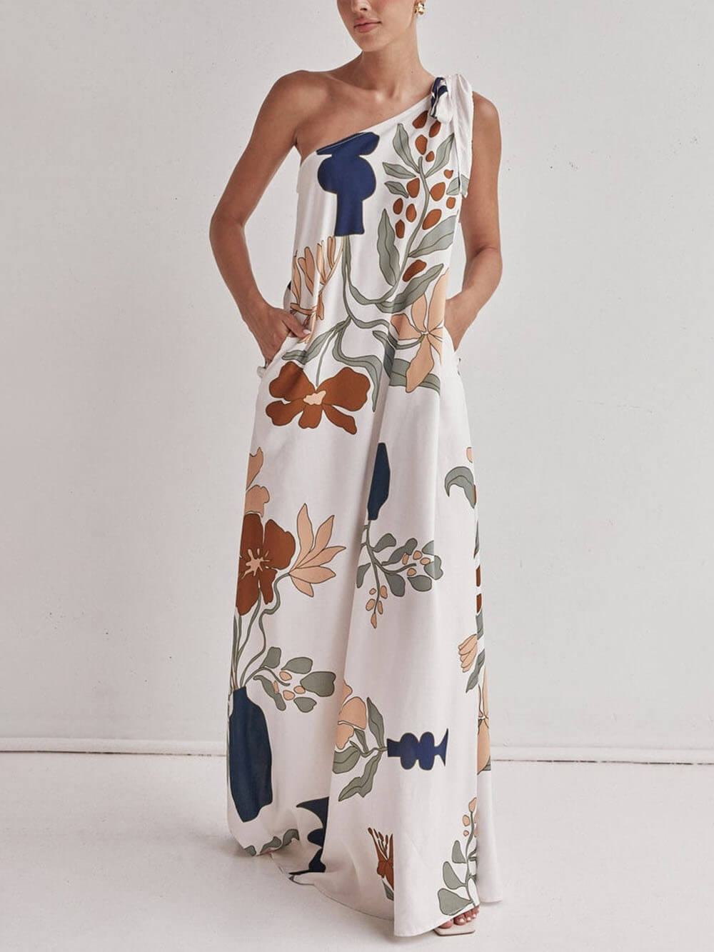 Lockeres Maxikleid mit One-Shoulder-Träger und Taschen und einzigartigem Druck