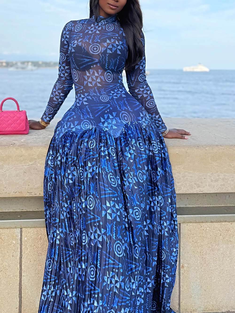 Robe longue extensible unique à empiècements froncés en maille