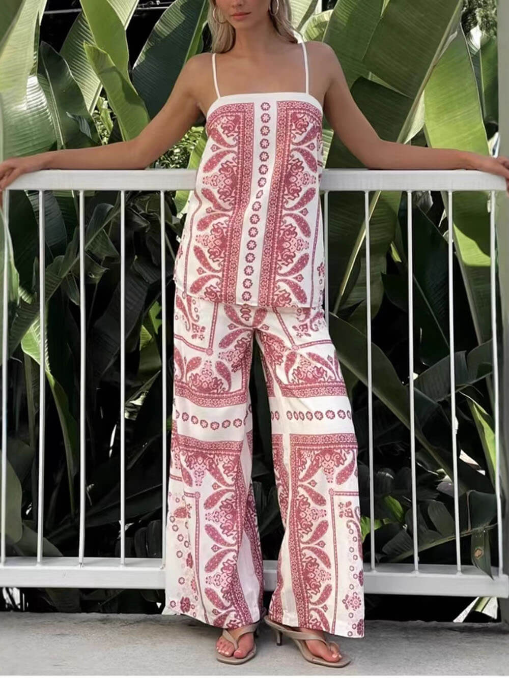 Moderne, einzigartige Hose mit Blumenmuster und hoher Taille und weitem Bein