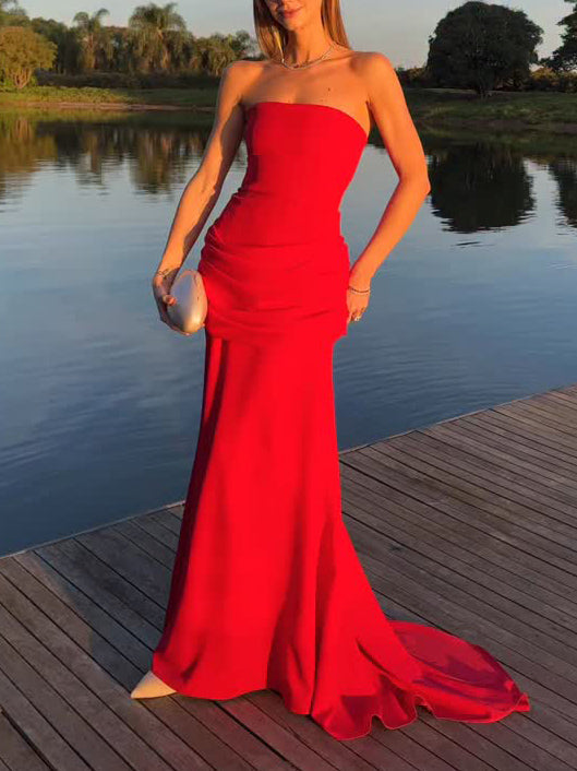 Elegantes schulterfreies, plissiertes, bodenlanges Maxikleid