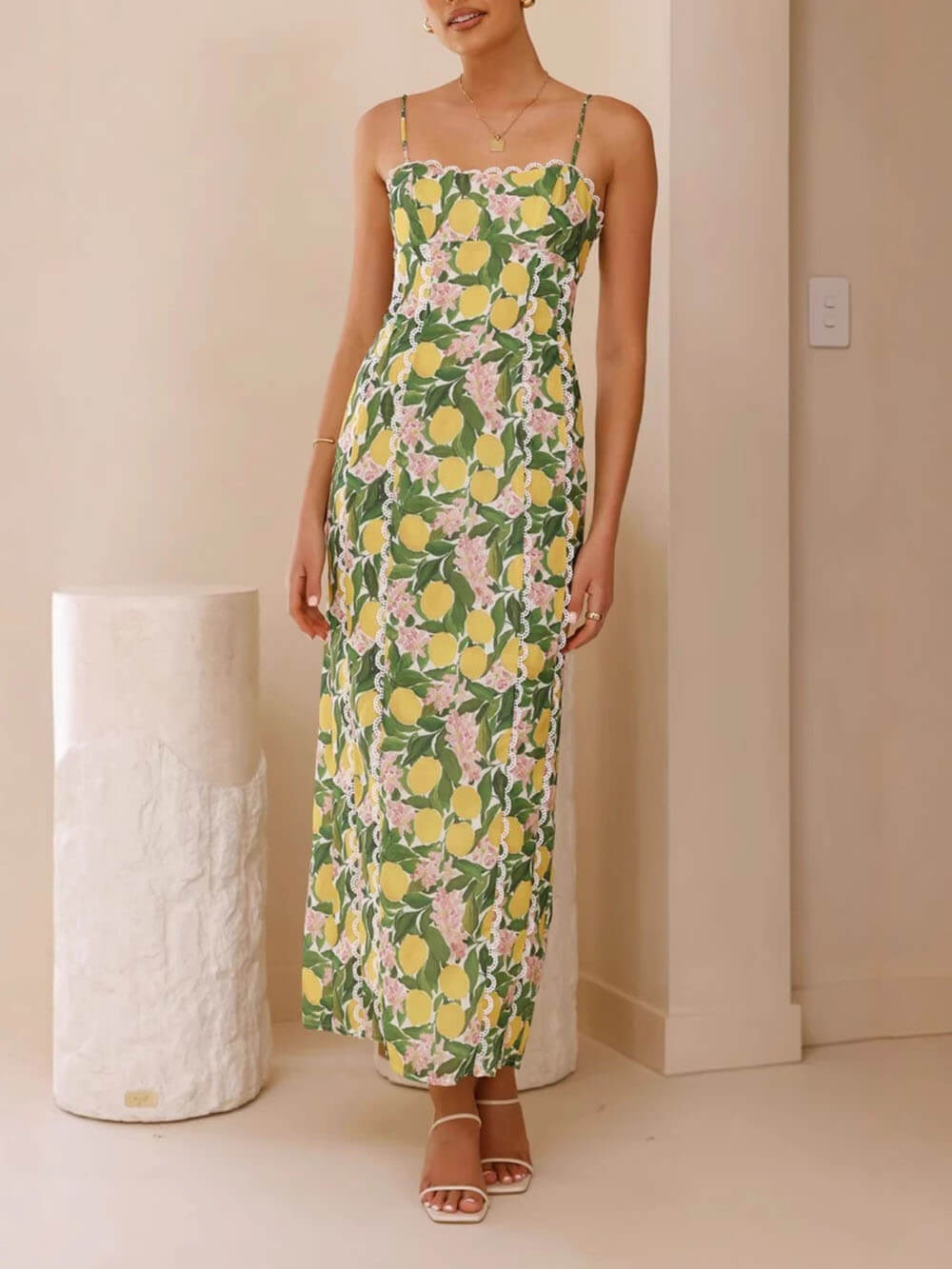 Sexy Maxikleid aus Leinen mit Strumpfhaltern und Spitzenschlitz