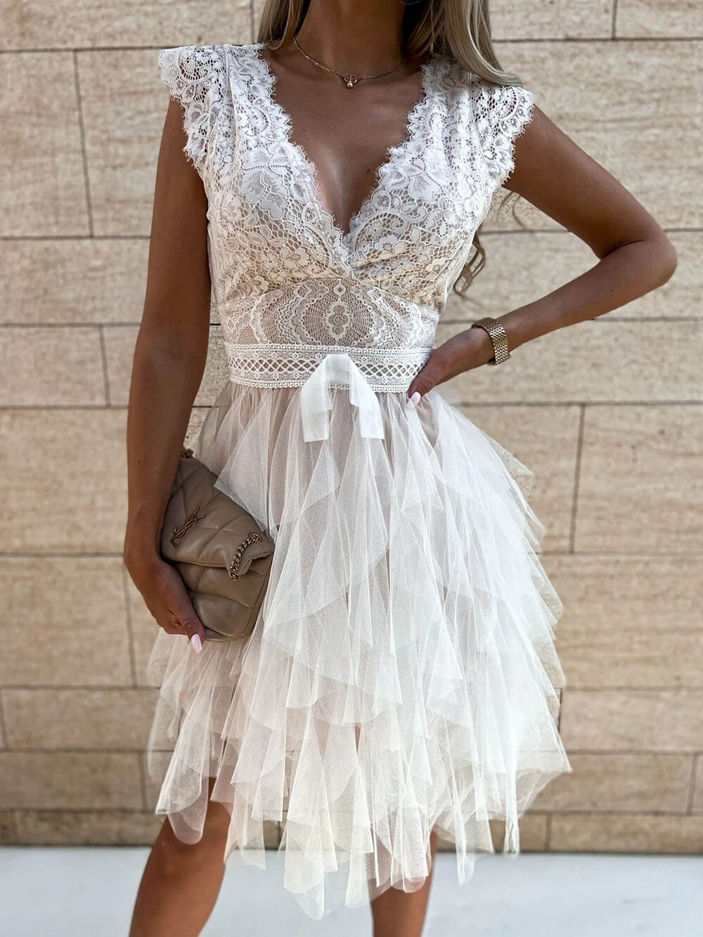 Robe de soirée sexy sans manches à col en V et bordure en dentelle