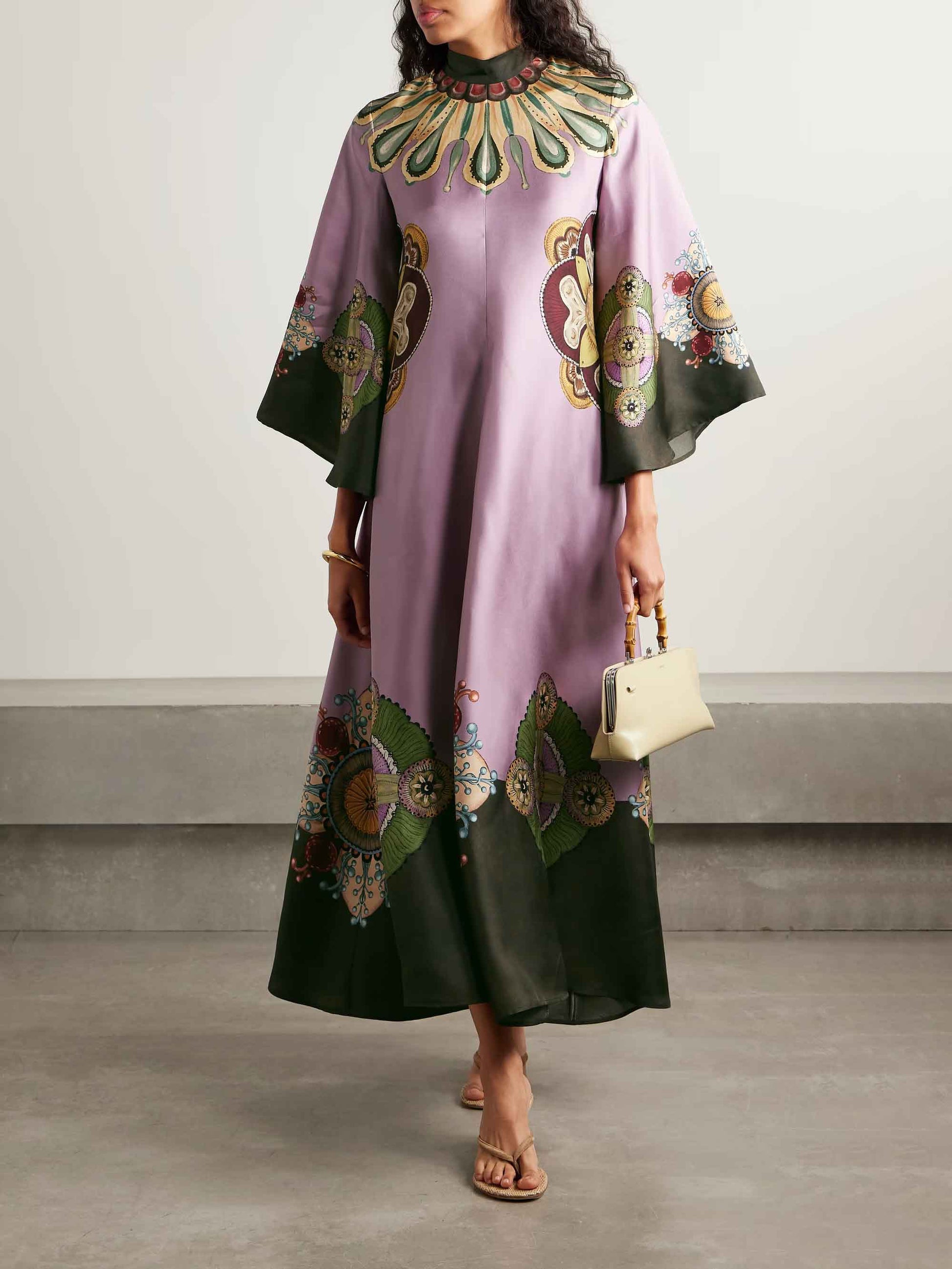 Robe longue rétro sophistiquée en satin à imprimé floral