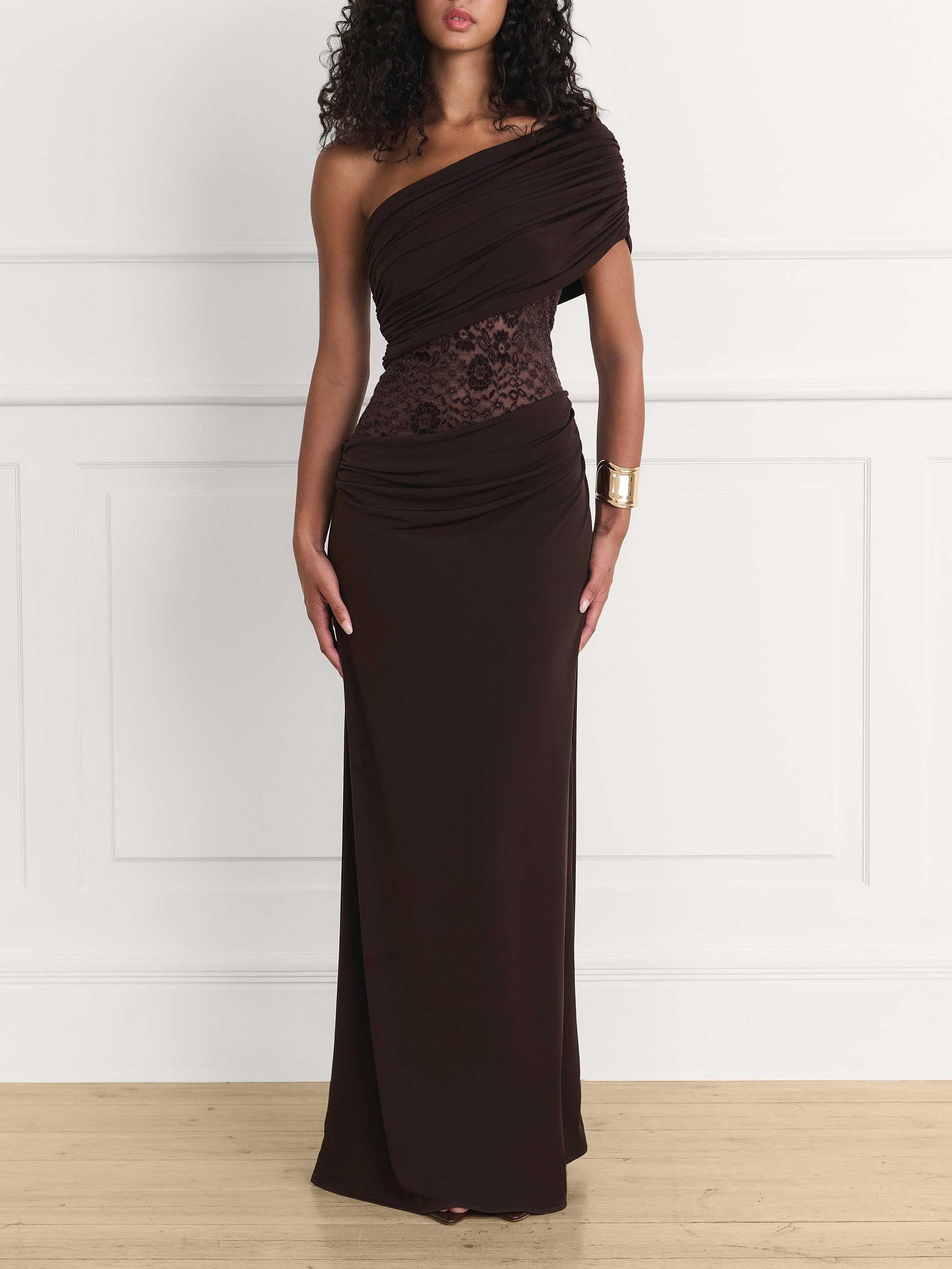 Sexy Maxikleid mit One-Shoulder-Träger und Spitzeneinsatz