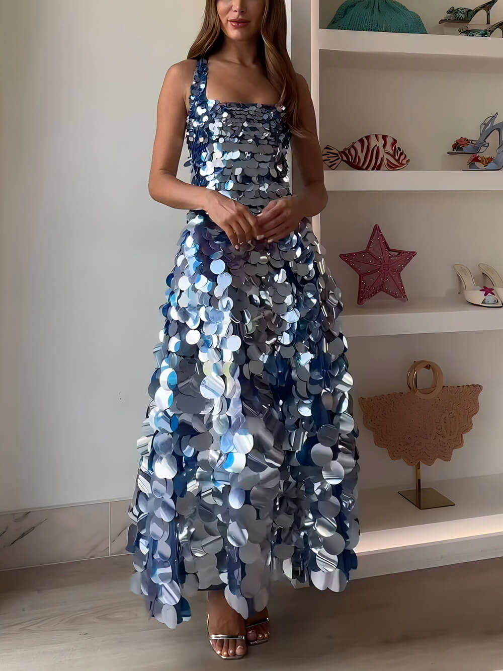 Robe mi-longue à paillettes bleues exquises, col carré et poches