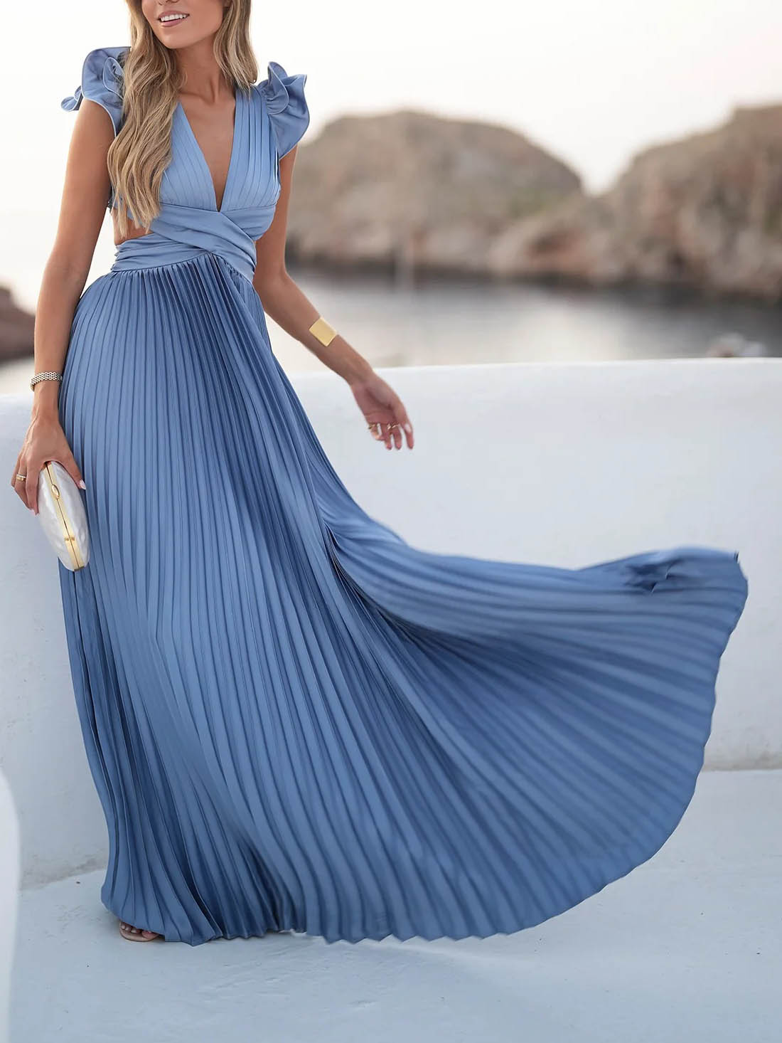 Elegantes Maxikleid mit V-Ausschnitt, offenem Rücken und plissierten Rüschen