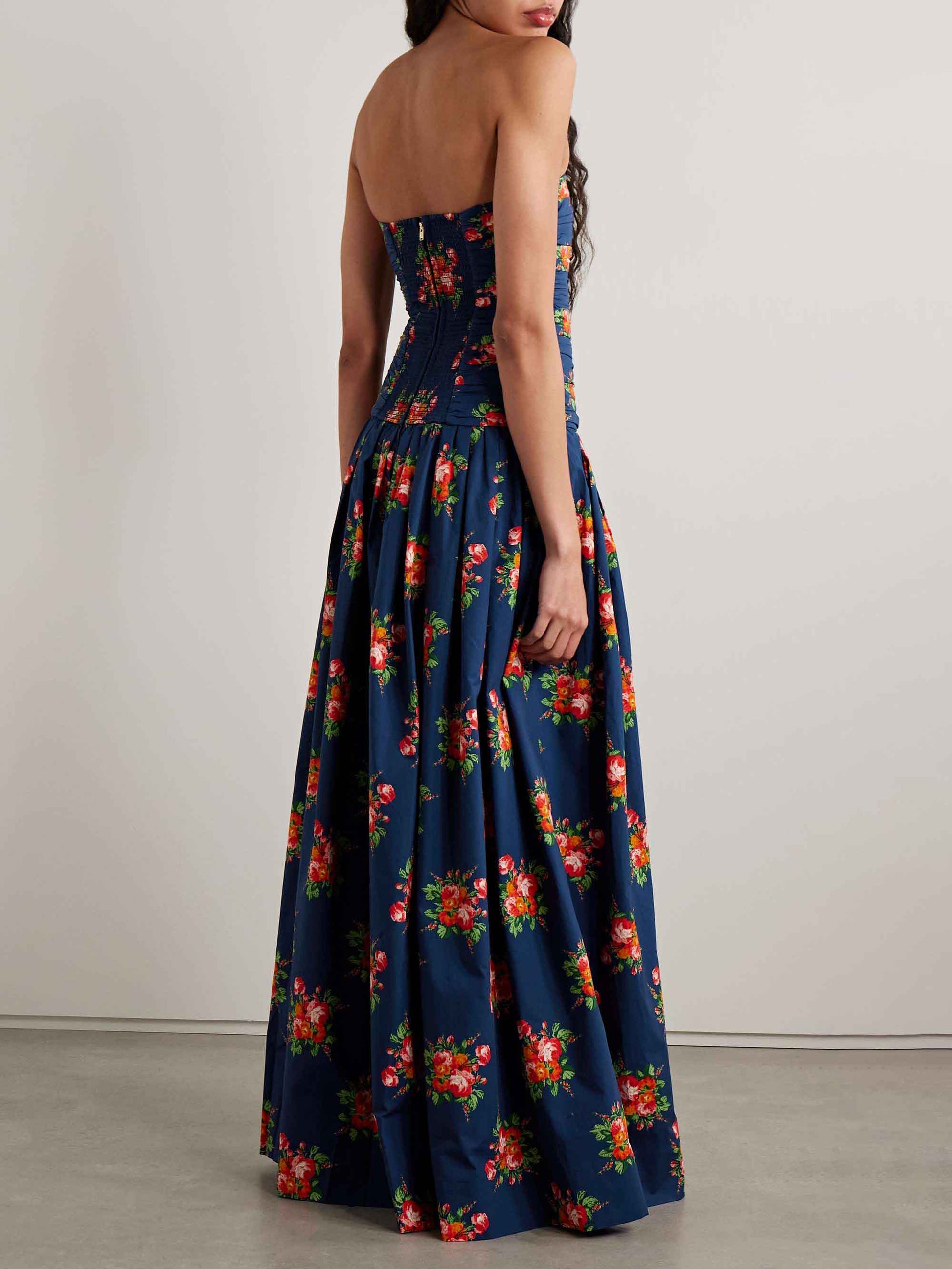 Robe longue à volants et imprimé floral coloré