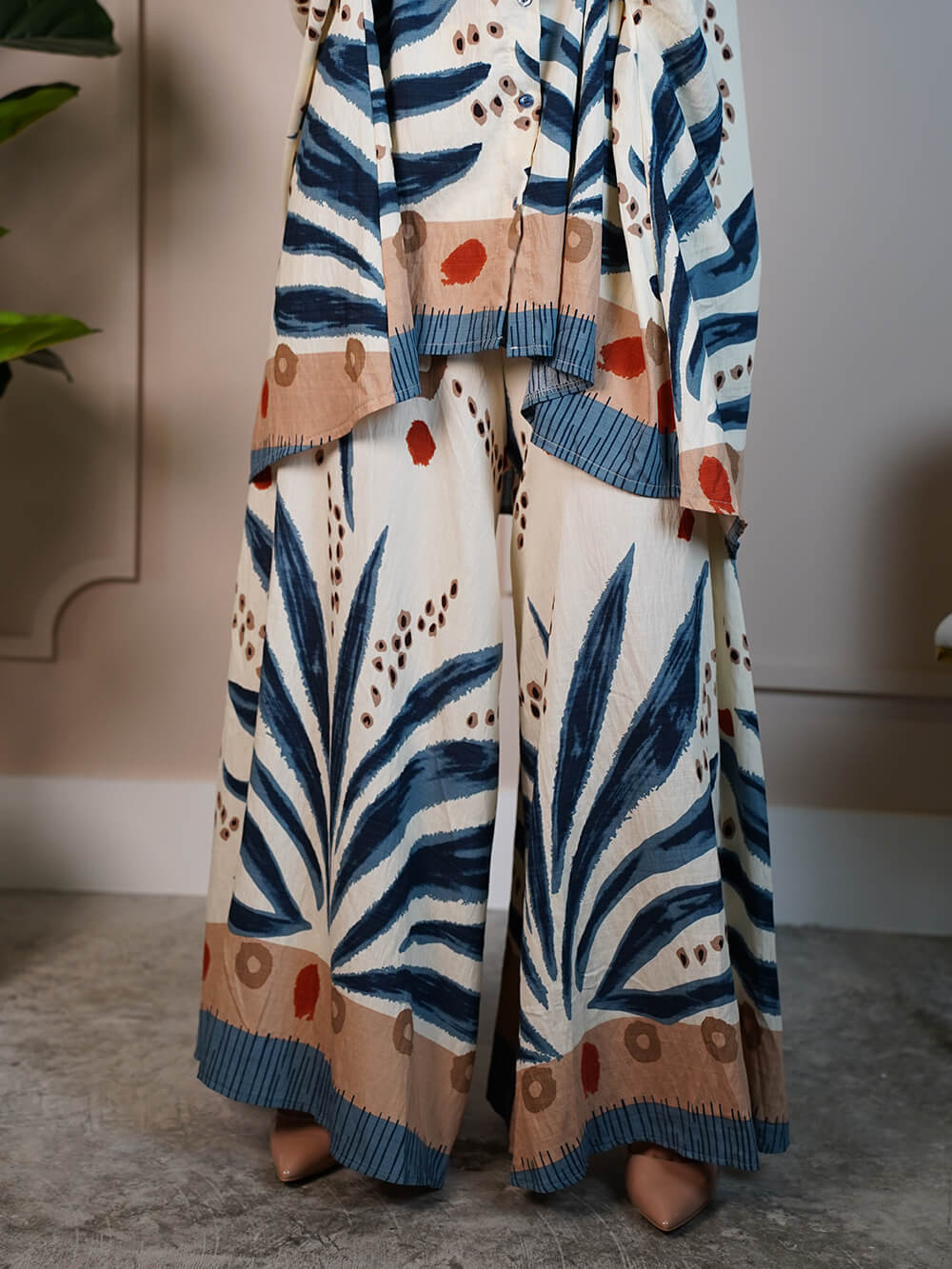 Chemise boutonnée ample et surdimensionnée à manches tombantes et imprimé unique