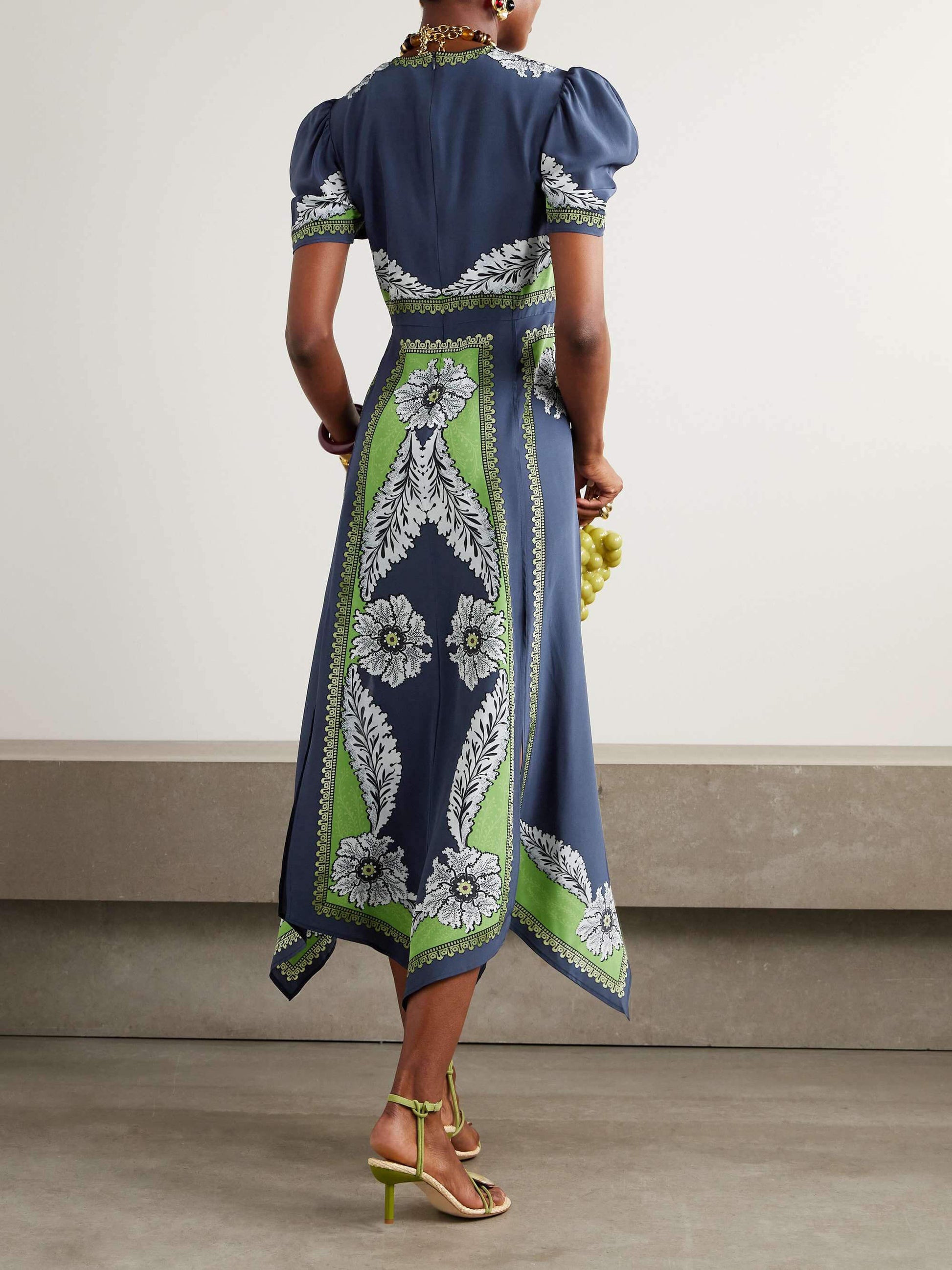 Robe midi en satin imprimé exquis