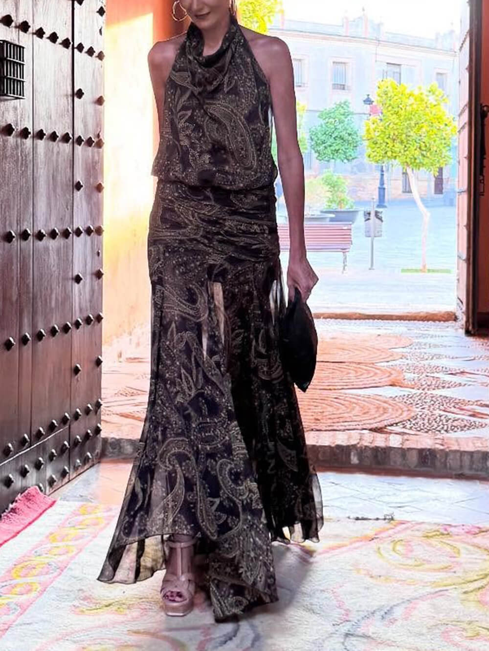 Elegantes, einzigartiges, gerüschtes, rückenfreies, plissiertes Maxikleid mit Paisley-Print