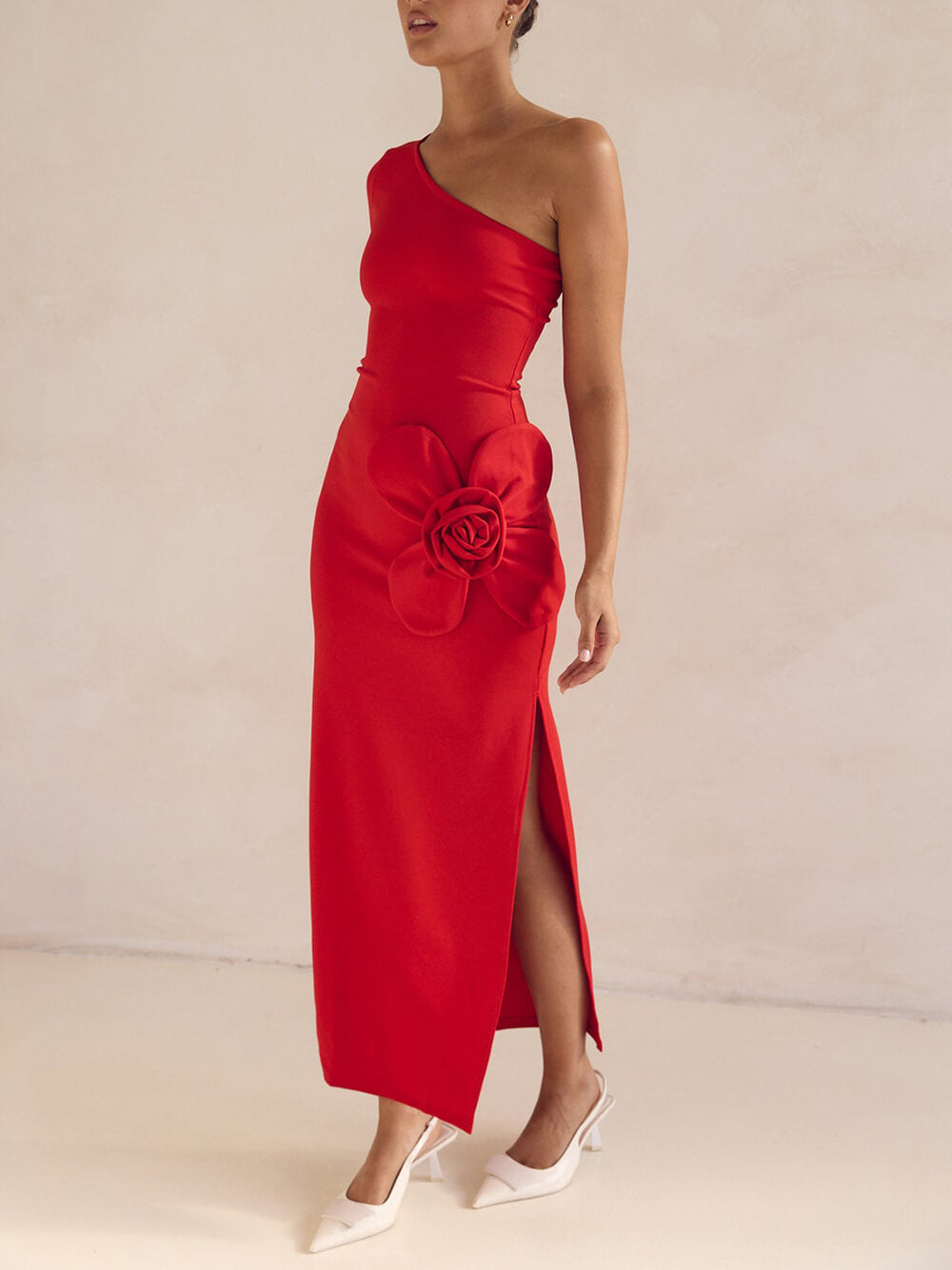 Robe longue de bal exquise à une épaule, décolleté asymétrique, décoration florale, fente latérale