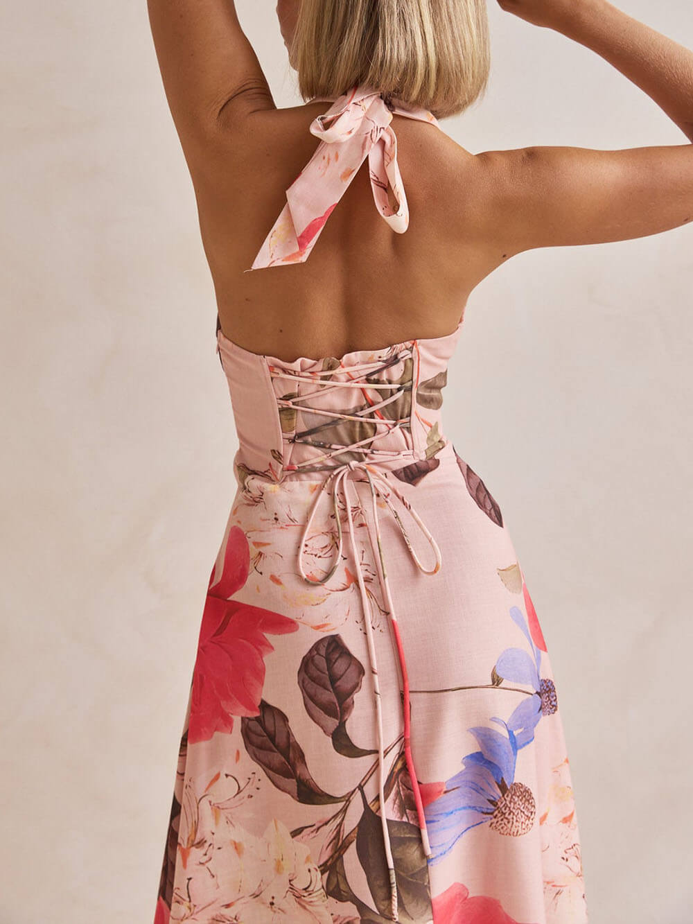 Robe longue dos nu à imprimé floral en lin rétro Terez
