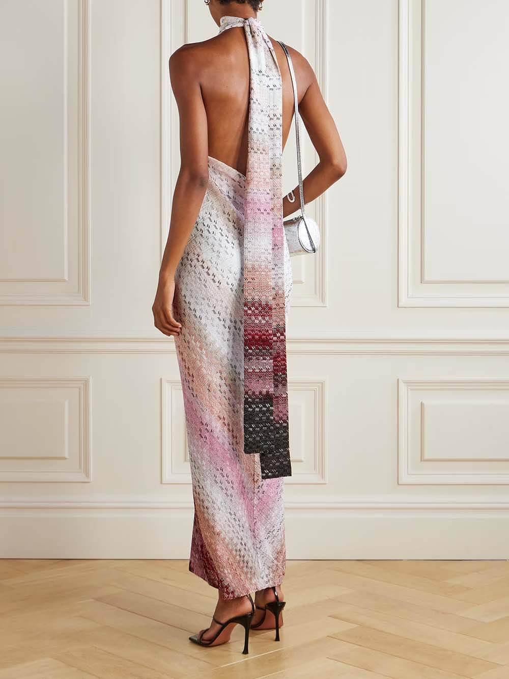 Robe longue dos nu en crochet à imprimé métallisé rétro