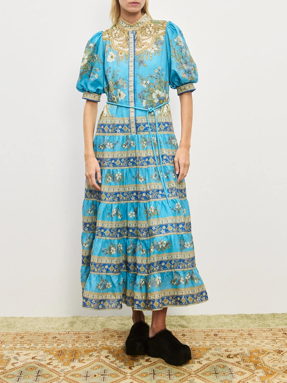Robe longue à imprimé floral unique, manches bouffantes et volants