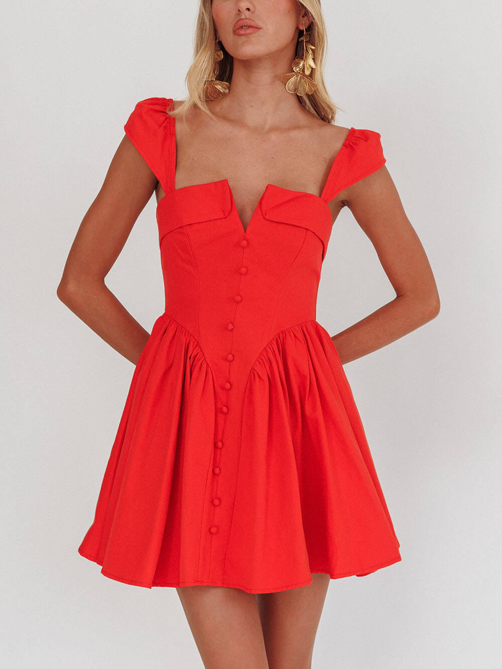 Zartes Minikleid mit plissiertem, quadratischem Kragen und Knopfleiste vorne