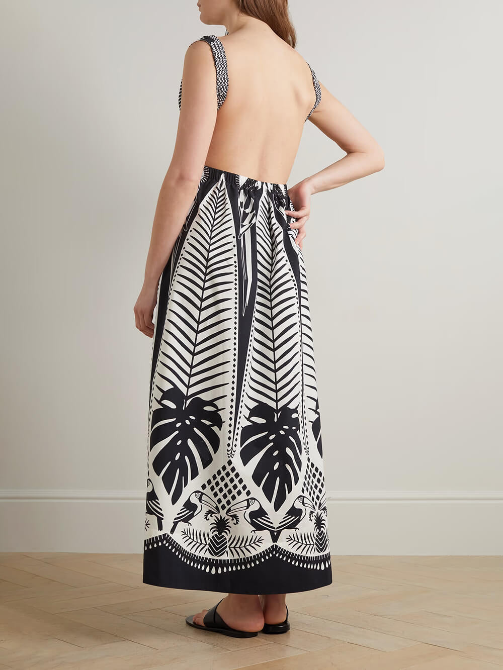 Elegantes Maxikleid aus Satin mit offenem Rücken und Blumenmuster