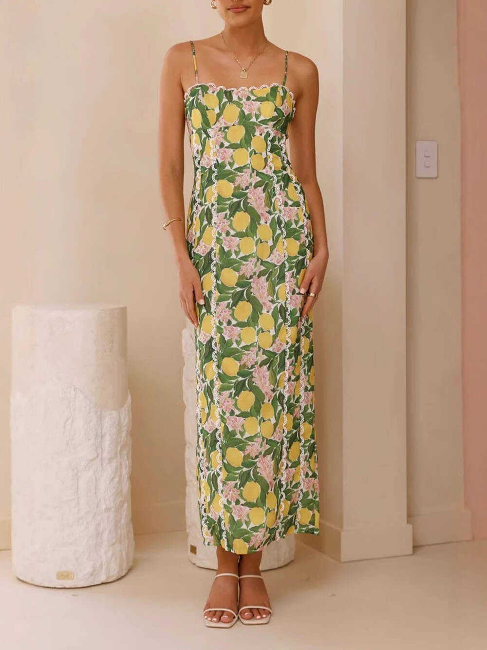 Sexy Maxikleid aus Leinen mit Strumpfhaltern und Spitzenschlitz