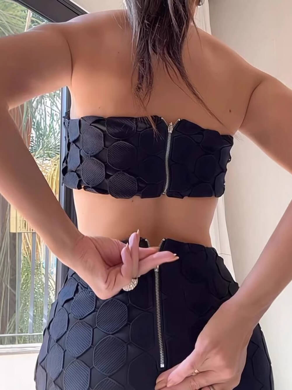 Romantisches und exquisites Set aus Weste mit rundem Saum und Wickelrock