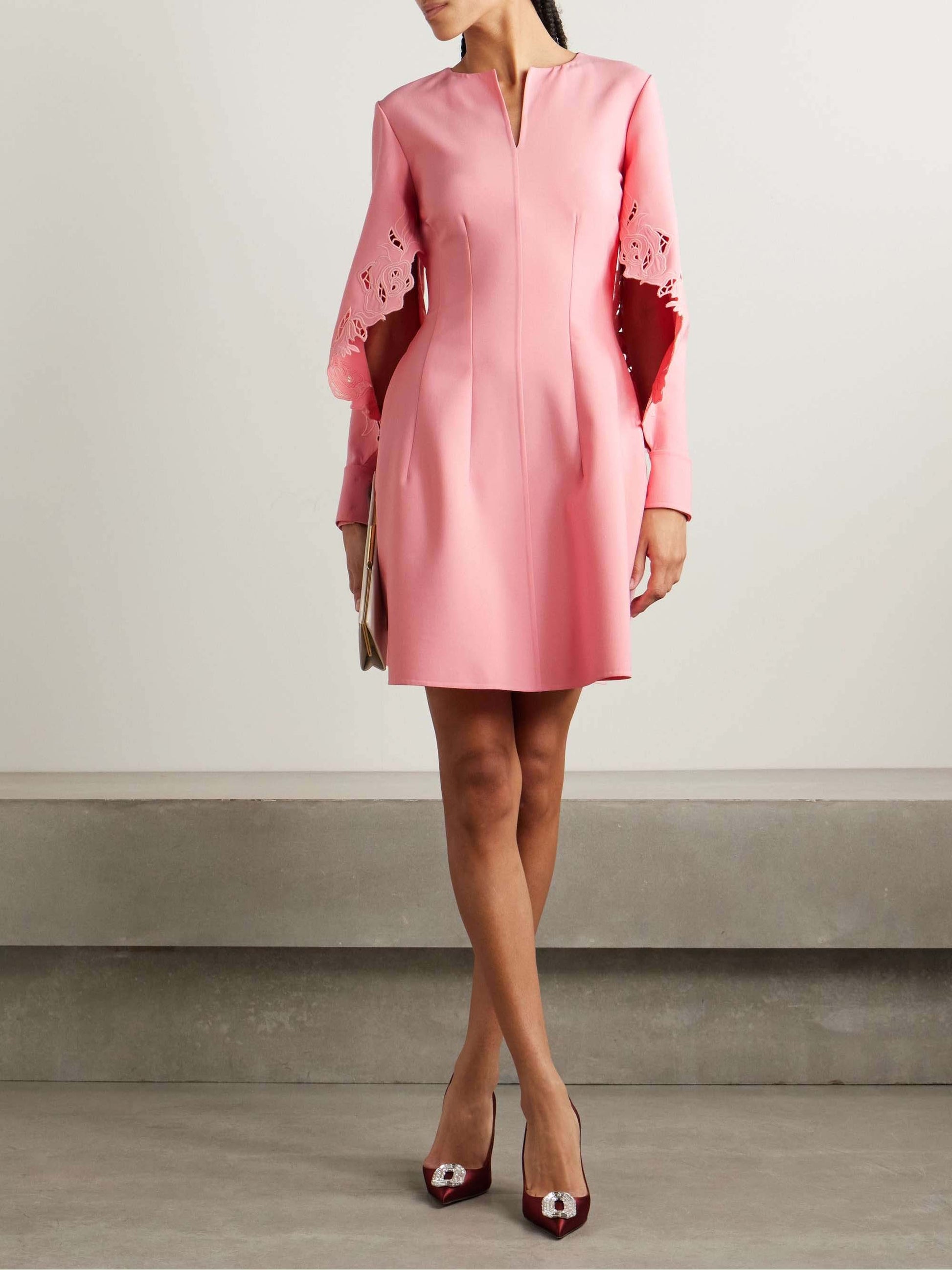 Elegantes Minikleid in A-Linie mit Rosenstickerei