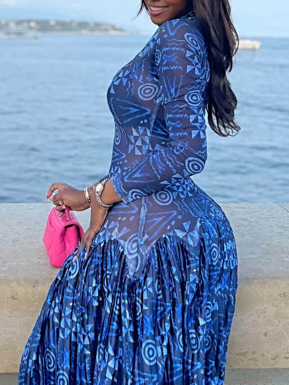 Robe longue extensible unique à empiècements froncés en maille