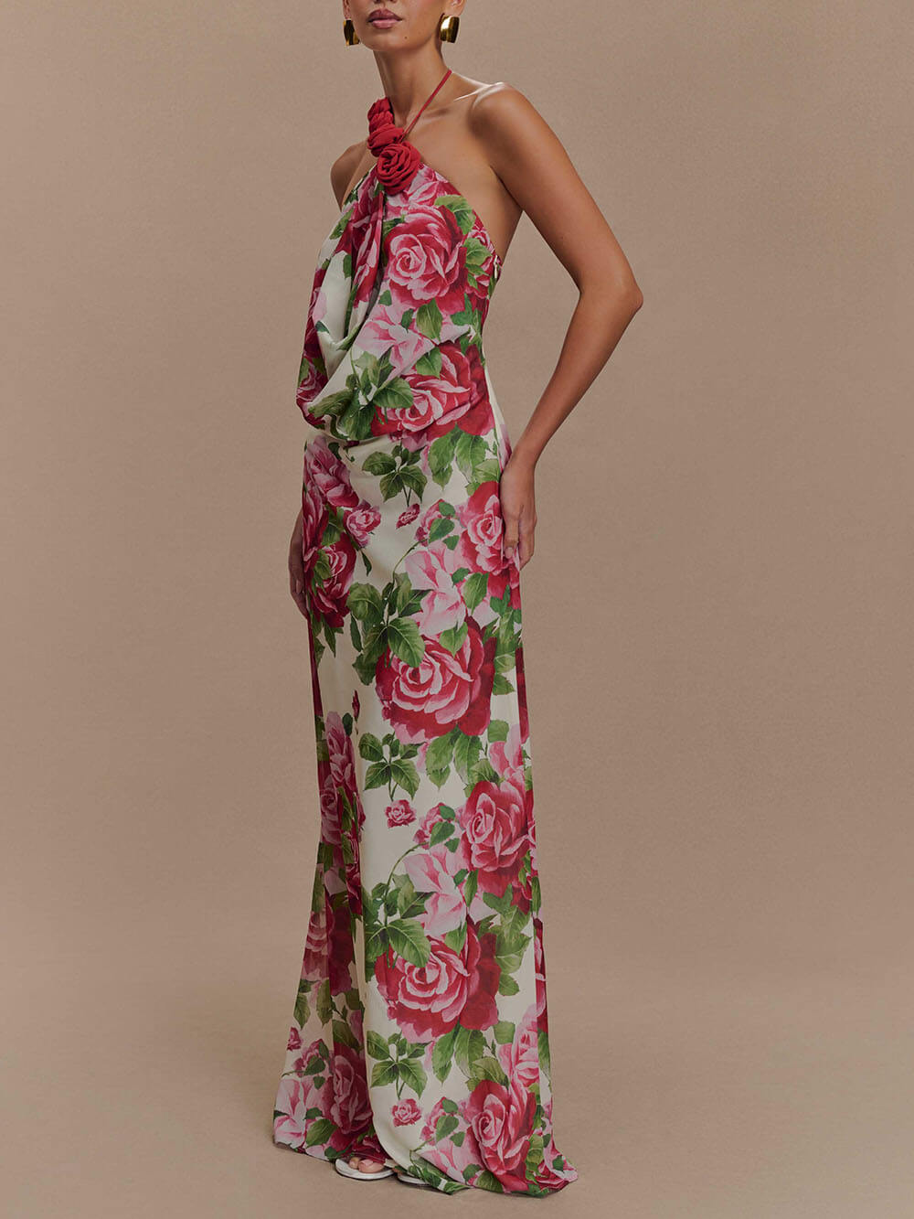 Robe longue à col bénitier et imprimé rose Romance Elegance
