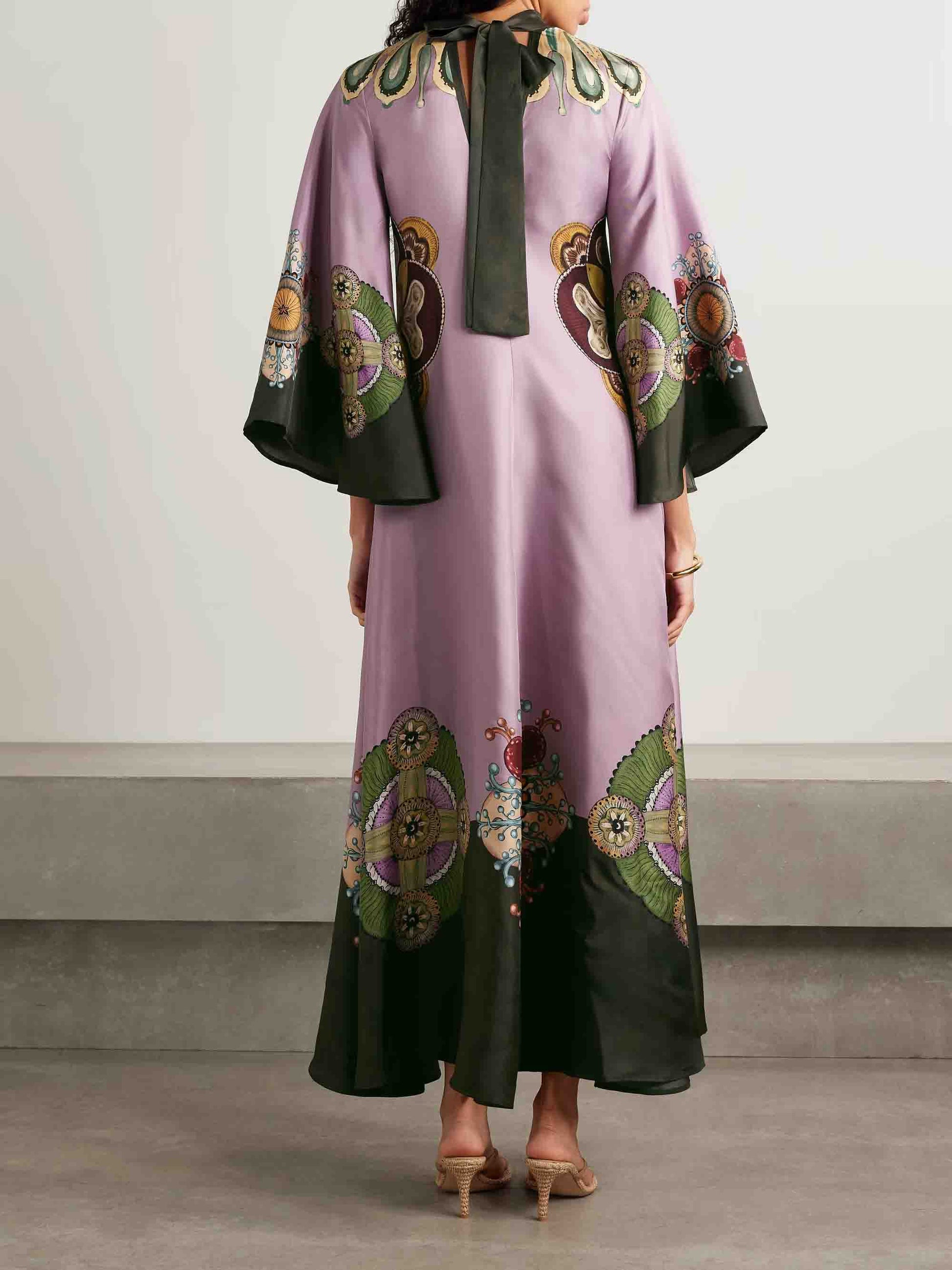 Robe longue rétro sophistiquée en satin à imprimé floral