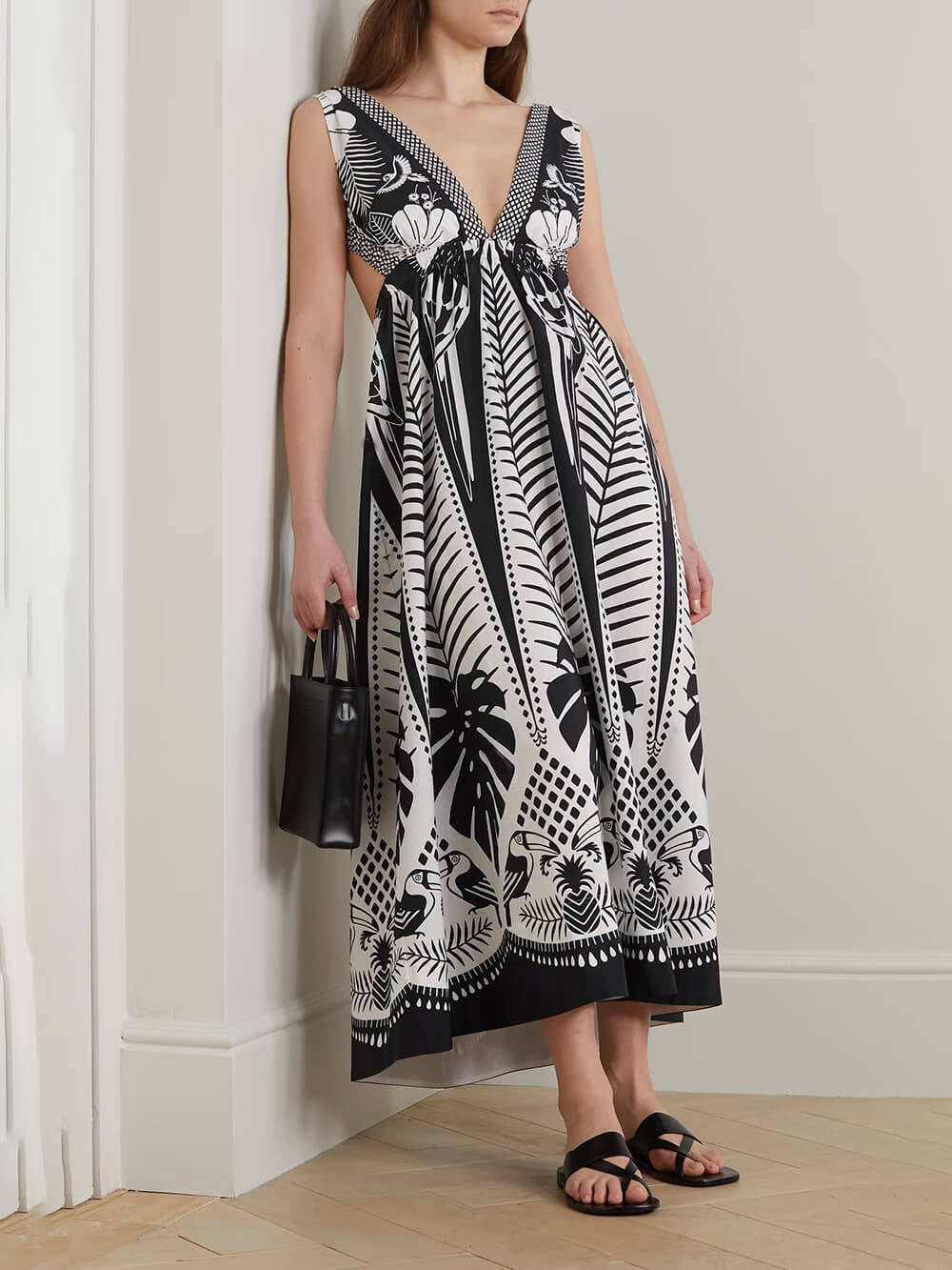 Elegantes Maxikleid aus Satin mit offenem Rücken und Blumenmuster