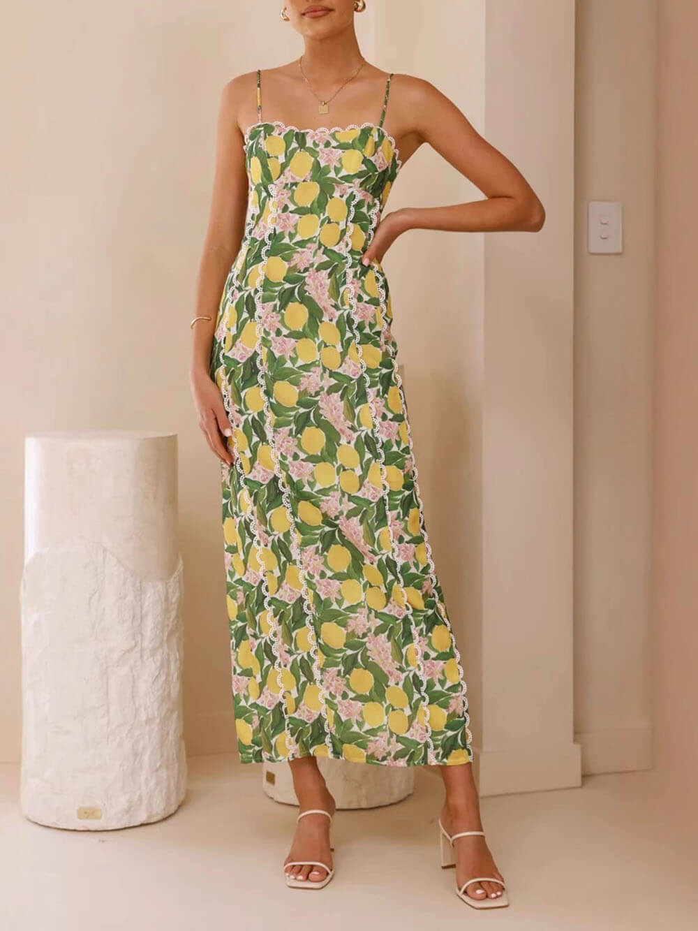 Sexy Maxikleid aus Leinen mit Strumpfhaltern und Spitzenschlitz
