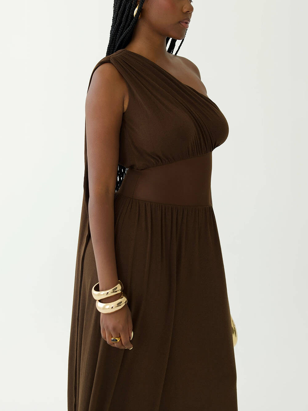 Elegantes schulterfreies Maxikleid aus gerüschtem Netzstoff