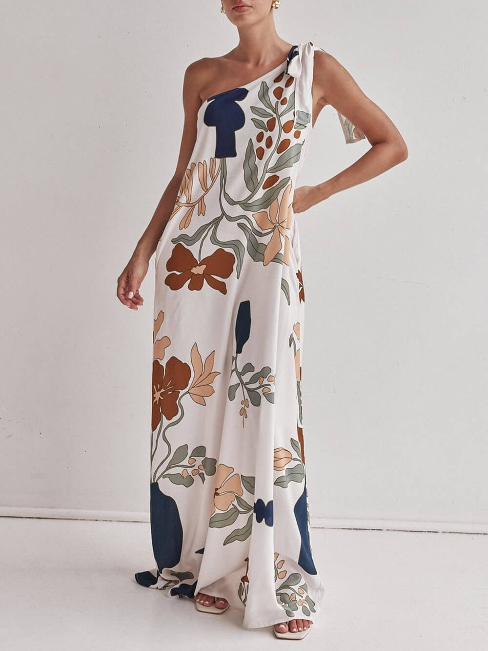 Lockeres Maxikleid mit One-Shoulder-Träger und Taschen und einzigartigem Druck