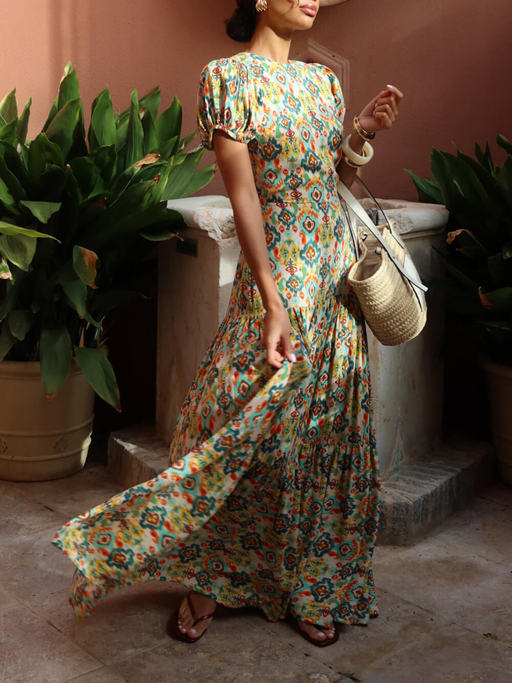 Magnifique robe longue plissée à manches bouffantes et imprimé floral, dos ouvert