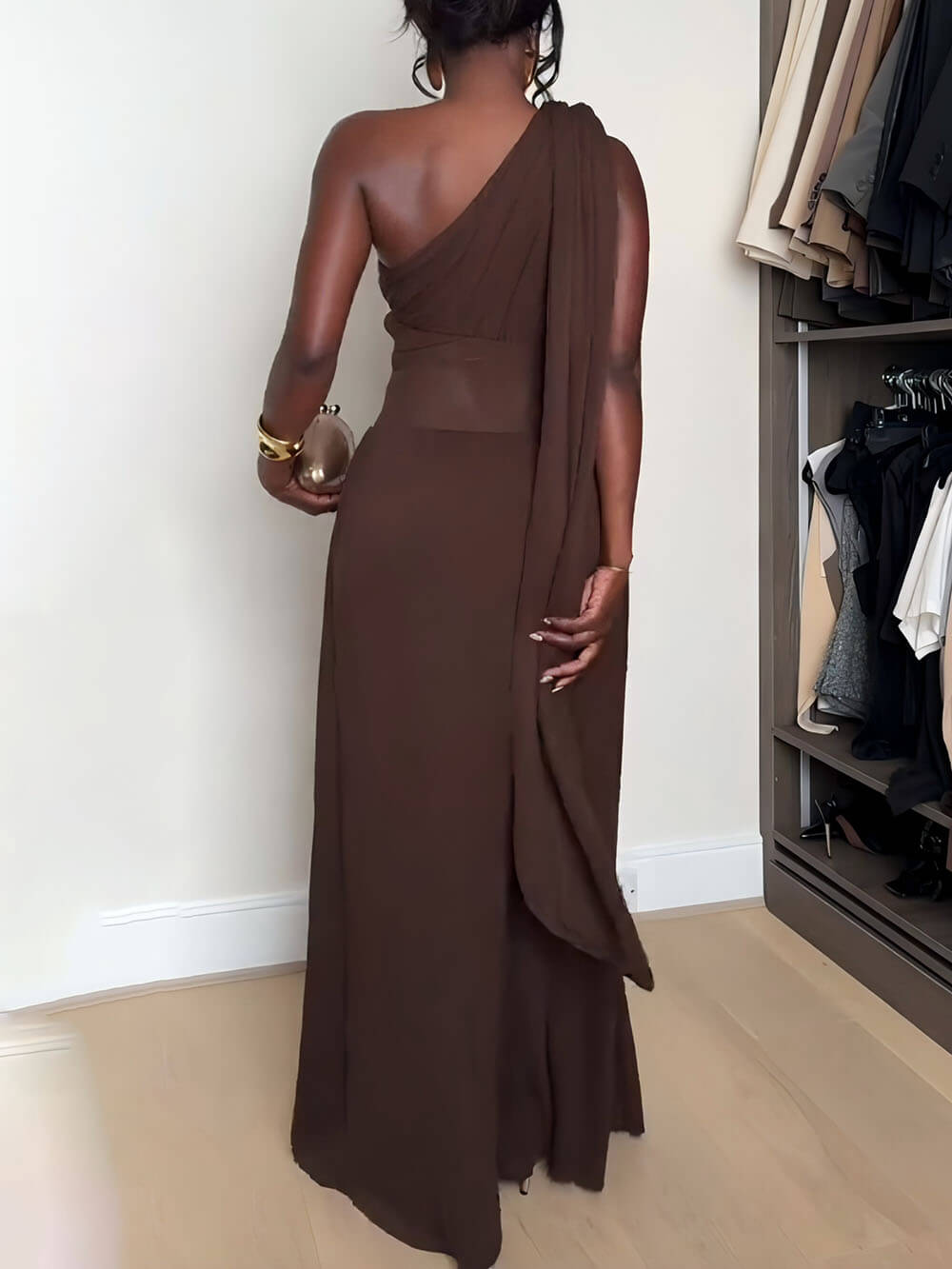 Elegantes schulterfreies Maxikleid aus gerüschtem Netzstoff